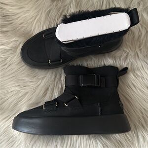 UGG BOOTS/BLACK UGGS /UNIQUE STYLE UGGS
